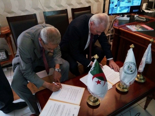 Le Président de la Fédération internationale de Boules Mr Christian LACOSTE accompagné par Mr Henri ESCALLIER